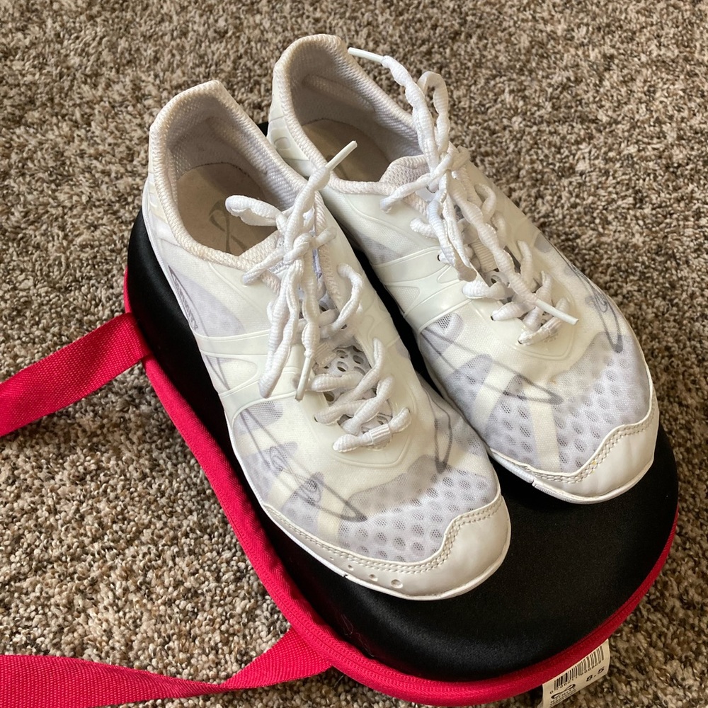 Nfinity cheer shoes